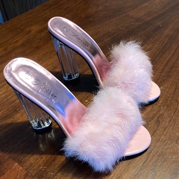 forever Shoes - Women’s Forever pink fluffy high heels with clear heel size 6.5